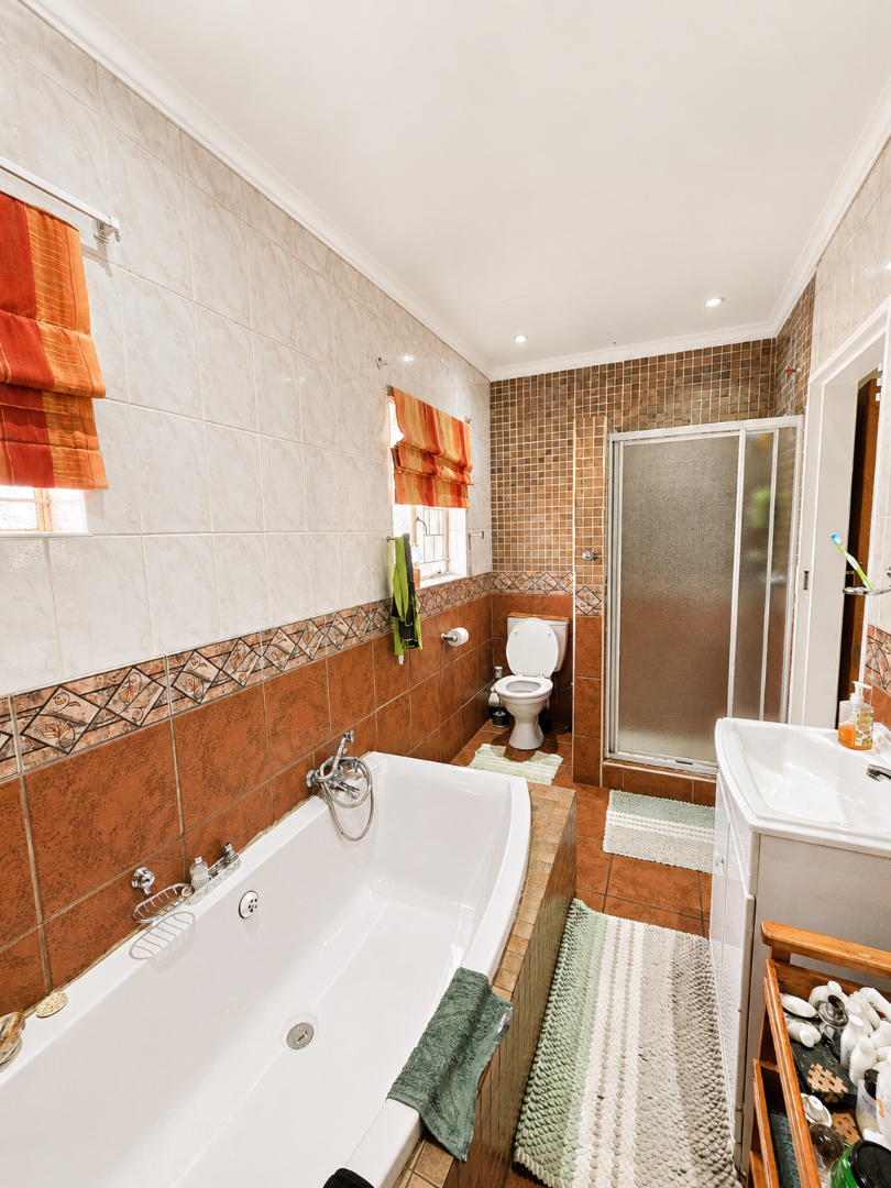 4 Bedroom Property for Sale in Wilkoppies North West